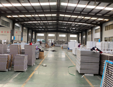 塑鋼門(mén)窗(chuāng)生(shēng)産加工(gōng)車(chē)間(jiān)